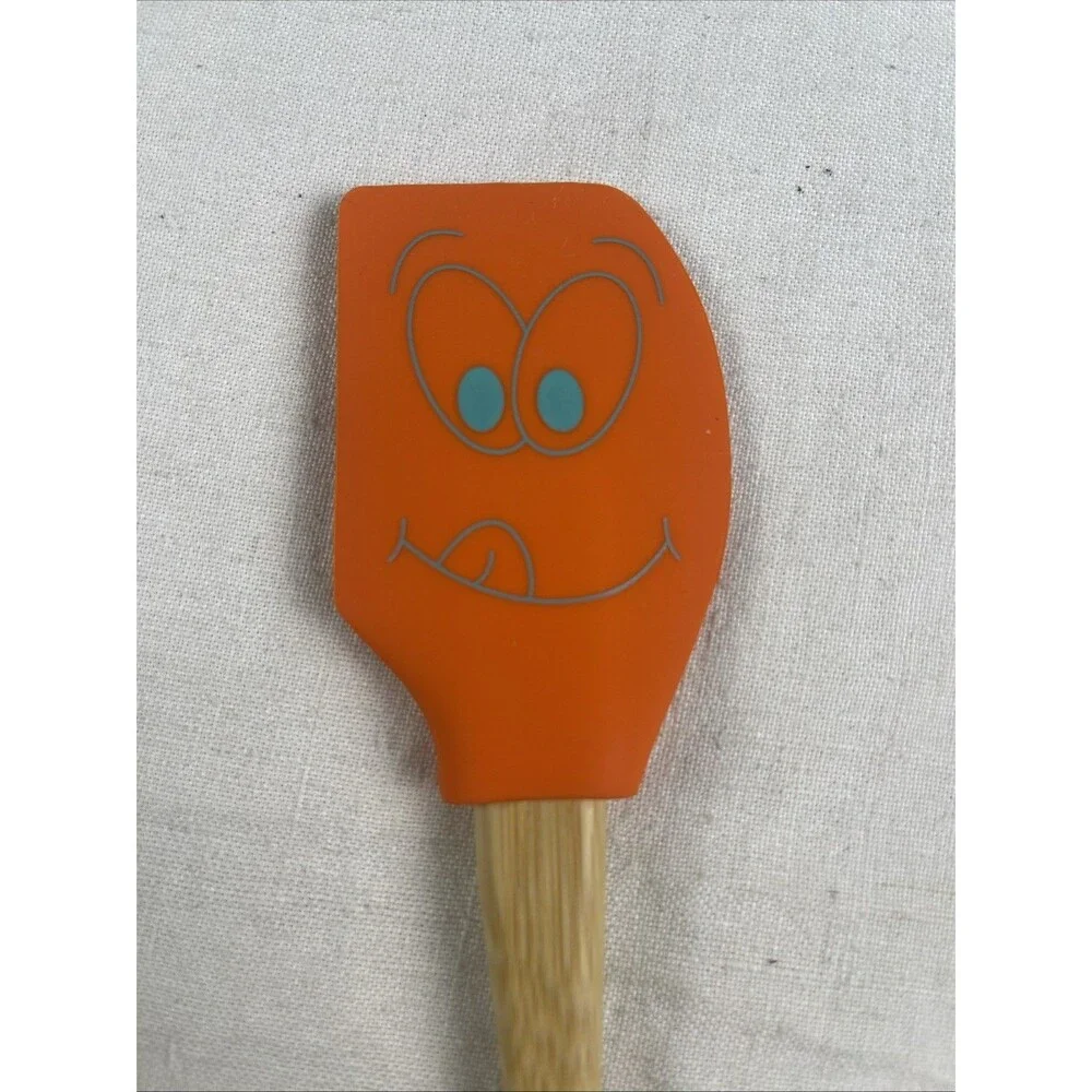 Pampered Chef Funny Face Kitchen Scraper 1405